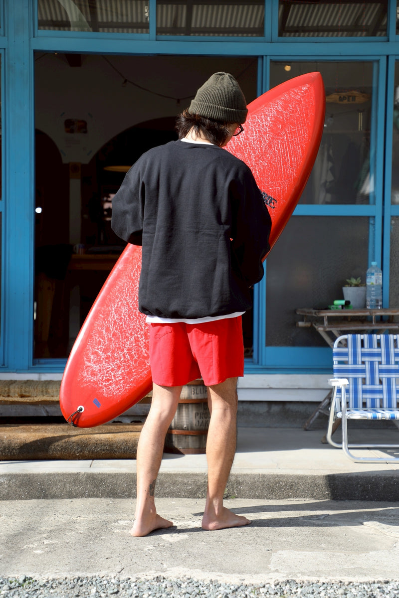 旅する赤いショートパンツ | 伝統の技が織りなす夏を軽やかに冒険する