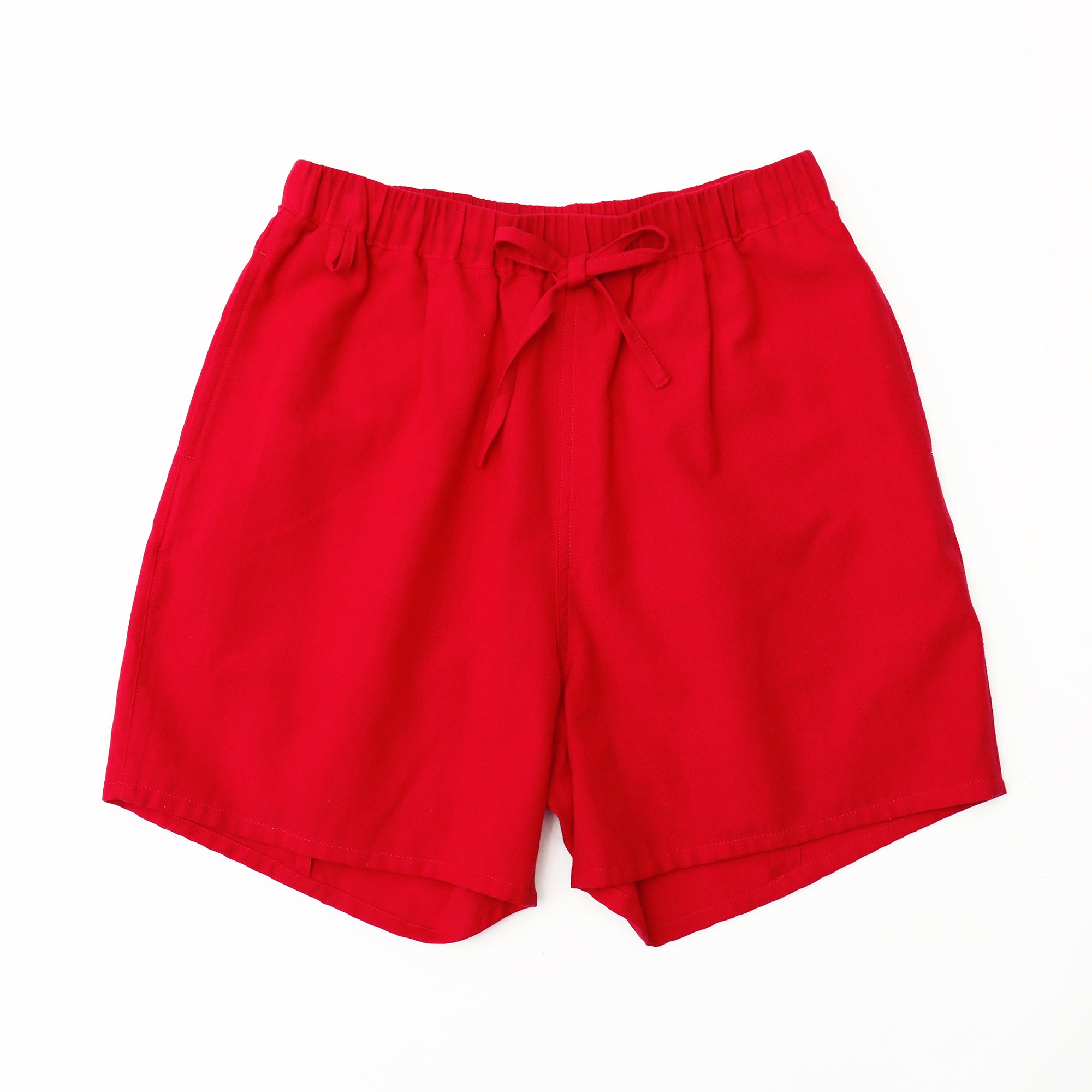 旅する赤いショートパンツ | 伝統の技が織りなす夏を軽やかに冒険する