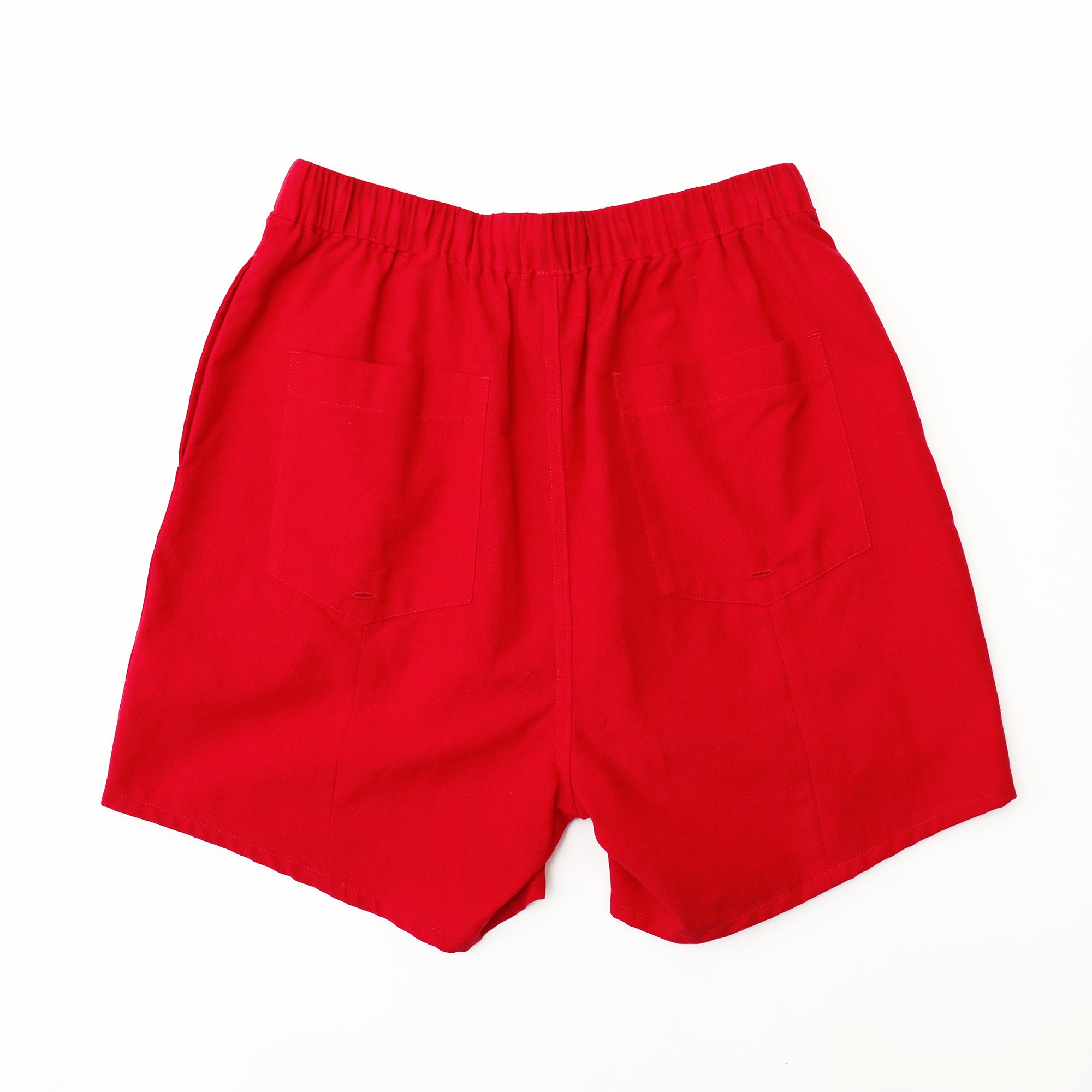 旅する赤いショートパンツ | 伝統の技が織りなす夏を軽やかに冒険する