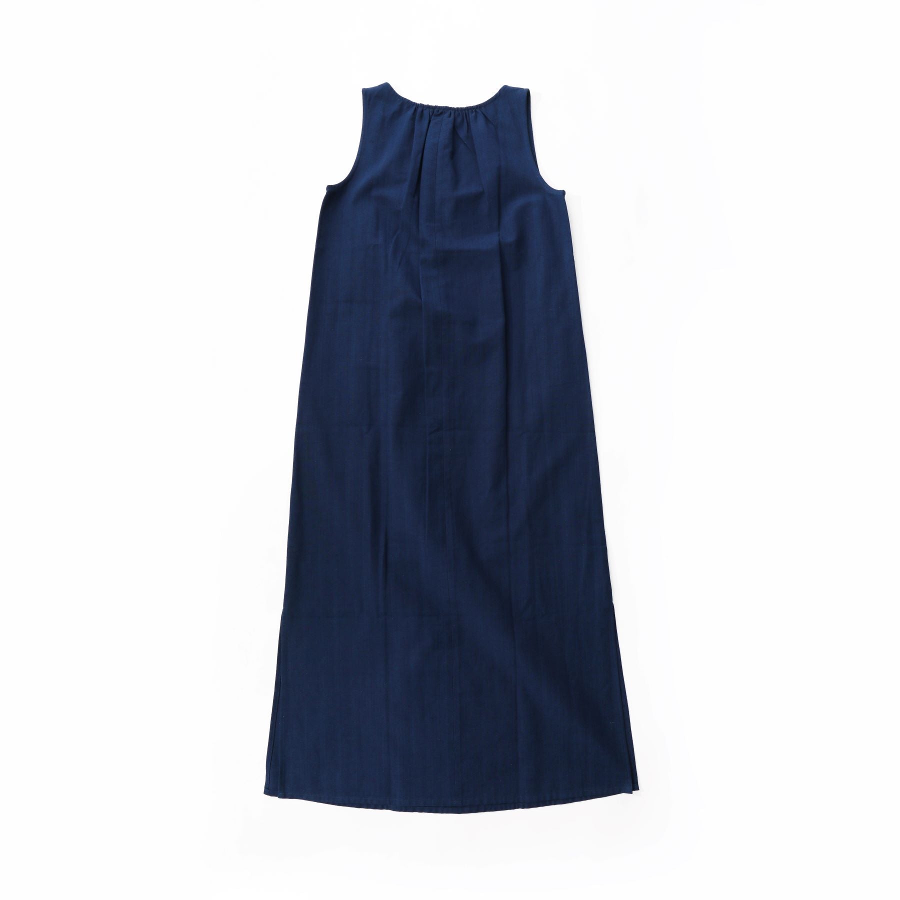 深まる藍色・旅するワンピース・天然藍染め 久留米絣 無地・Vネック