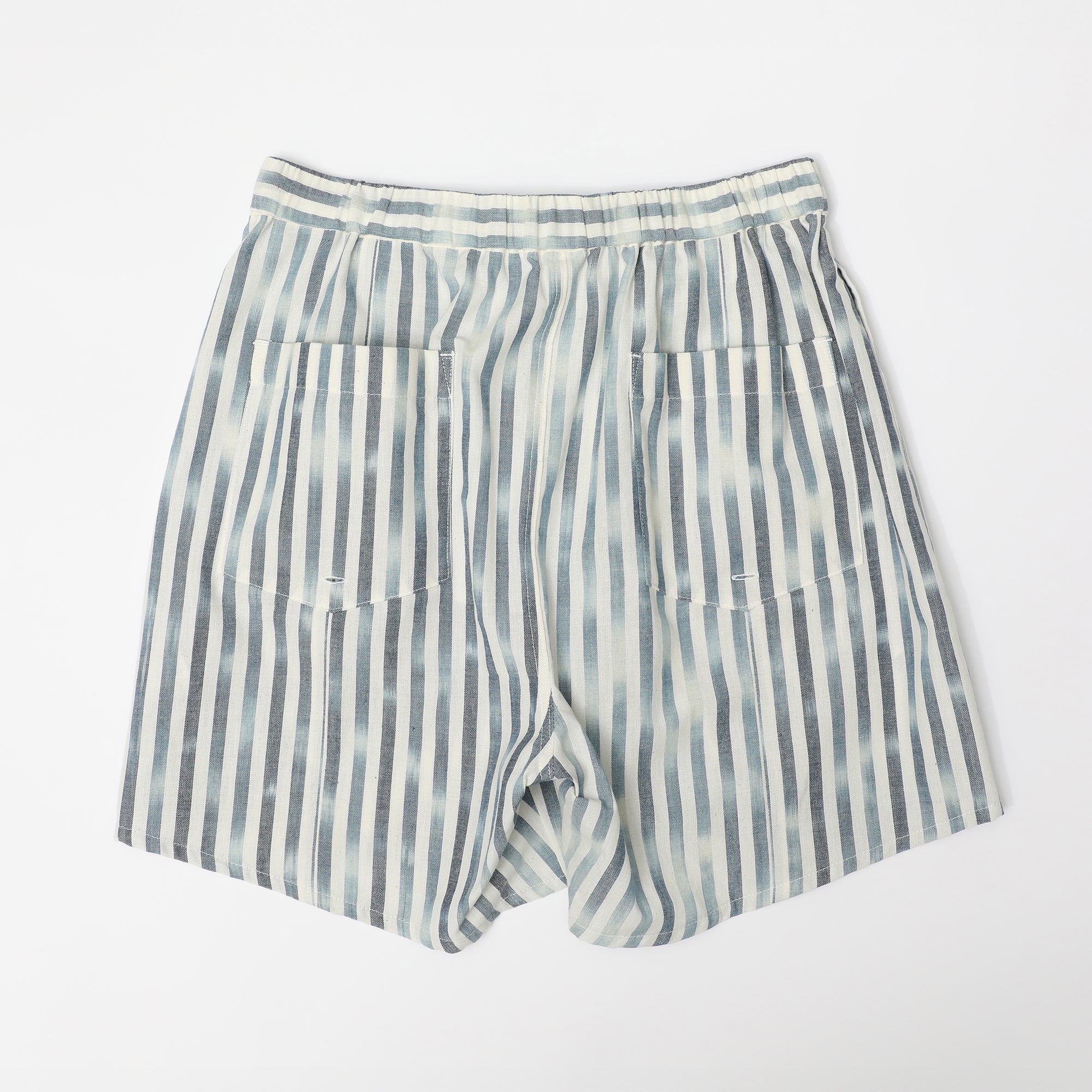 【未使用】Black & White ショートパンツ LL ライトブルー IKI LUCA】冒険と日常を彩る旅する藍染めショートパンツ | JAPAN BLUE