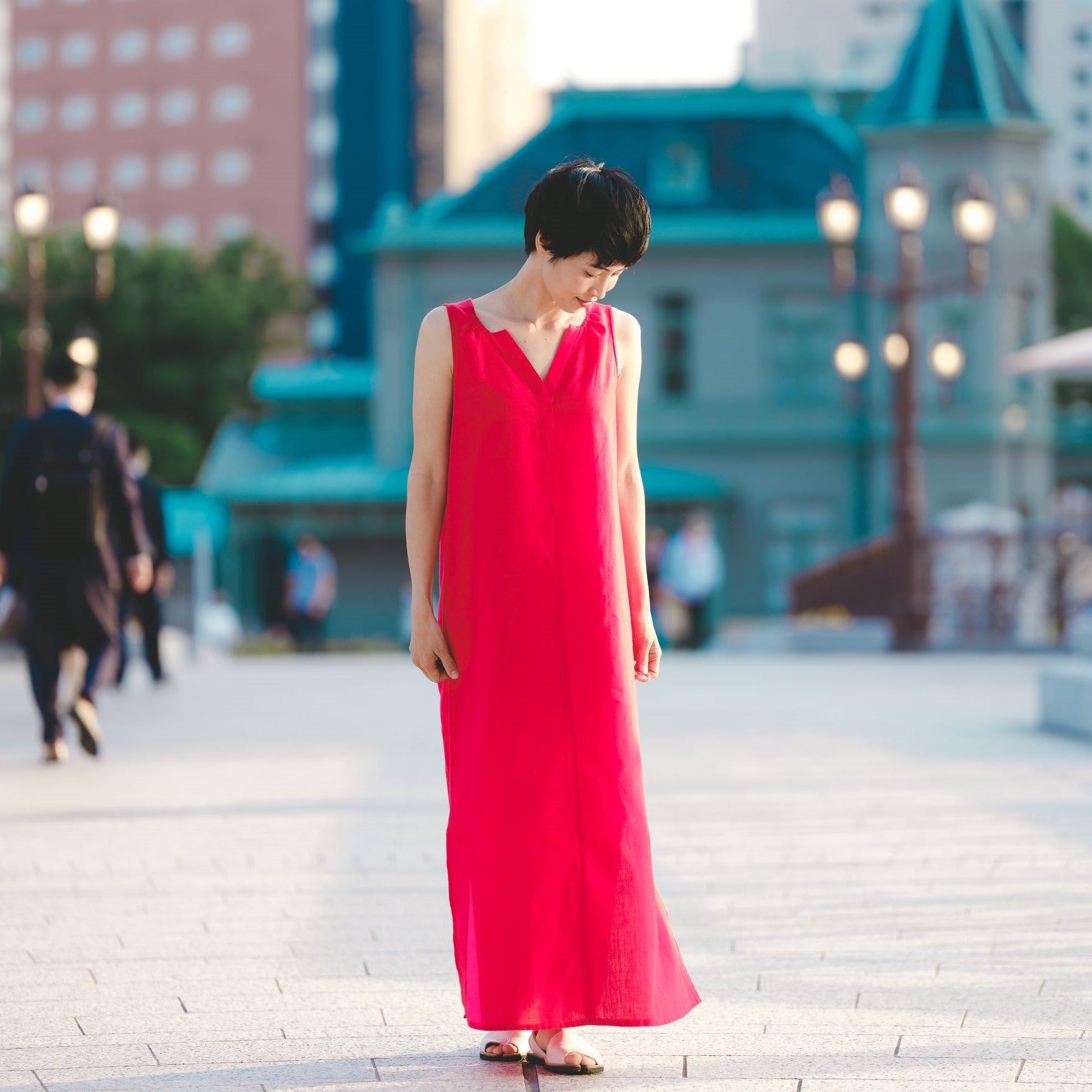 鮮やかな赤が魅せる【HAPPY RED】旅するワンピース｜久留米絣・綿100